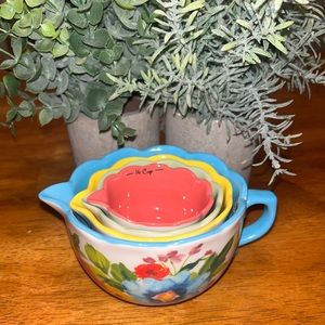 The Pioneer Woman measuring cup set of 4